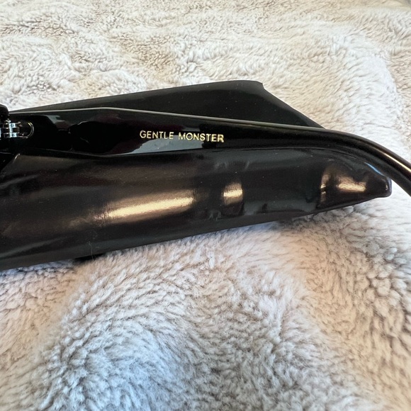 Rococo 01 Black Sunglasses - Picture 4 of 8